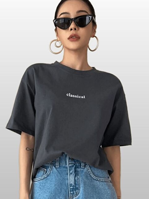 Trendseninle Kadın Füme Classical Baskılı Tişört