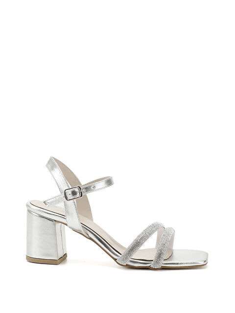 GÖNDERİ(R) Kadın GÜMÜŞ Bilekten Bağlı Orta Kalın Topuklu Çift Bantlı Sandalet
