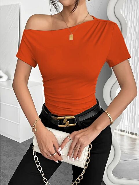 Jane's Kadın Kısa Kollu Tek Omuzu Açık Büzgülü Viskon Bluz