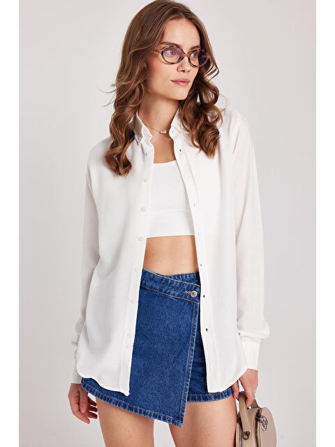 TUDORS Kadın Slim Fit Düğmeli Yaka Kışlık Yün Viskon Düz Beyaz Gömlek - S000525901-20063