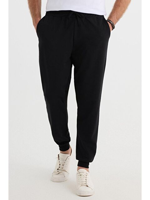 TUDORS Erkek Regular Fit Klasik Kesim Beli Bağcıklı Jogger Cepli Lastikli Paça Siyah Eşofman Altı - S000494298-19351