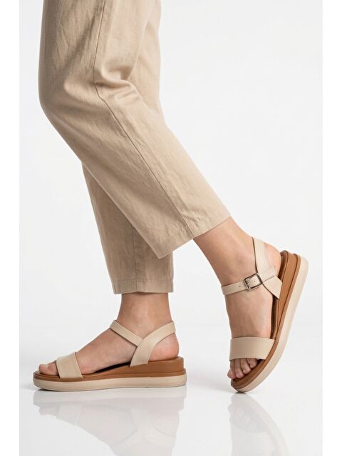 Ayakmod Bej Hafif Yumuşak Taban Kadın Sandalet 335333 Z