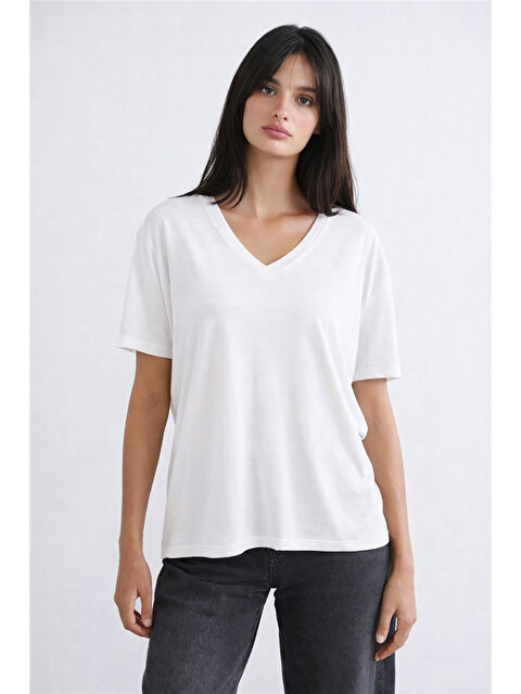 Fashion Friends Standart Fit V Yaka Kısa Kollu Kadın Bluz 26Y0021K1