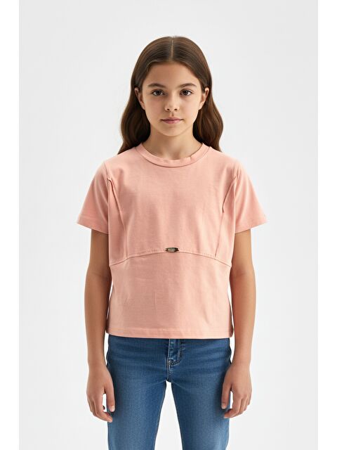 Toontoykids Kız Çocuk Bisiklet Yaka Kısa Kollu Dikiş Detaylı Metal Armalı Tişört  24984