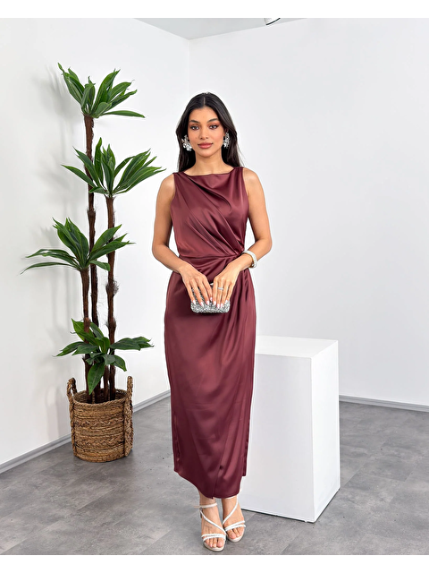 Mialora Kayık Yaka Bel Pileli Önden Yırtmaçlı Kolsuz Diz Boy Tam Kalıp Kadın Elbise - S000514053-19951