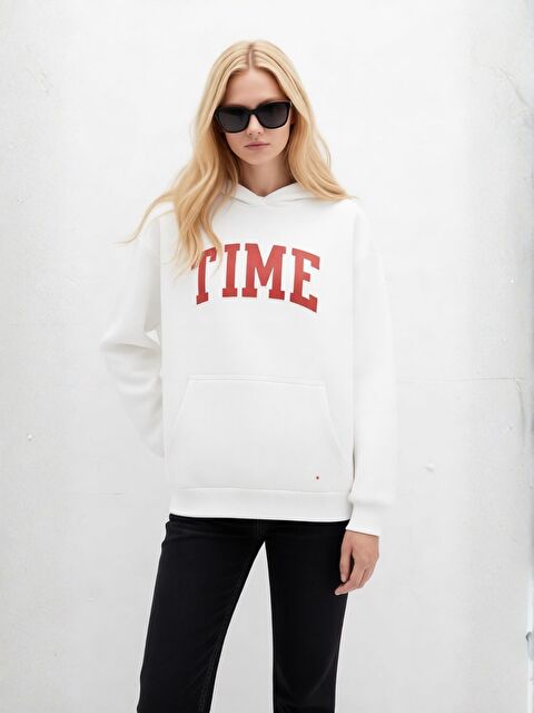 Trendseninle Kadın Beyaz TİME Baskılı Oversize Sweatshirt - S000492889-20063