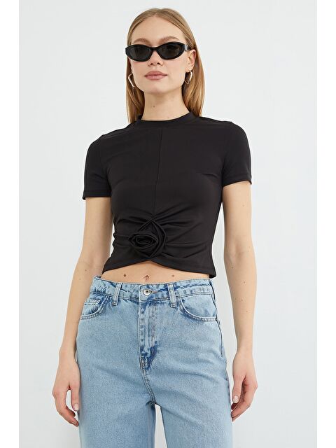 Fullamoda Gül Aksesuarlı Bisiklet Yaka Bluz