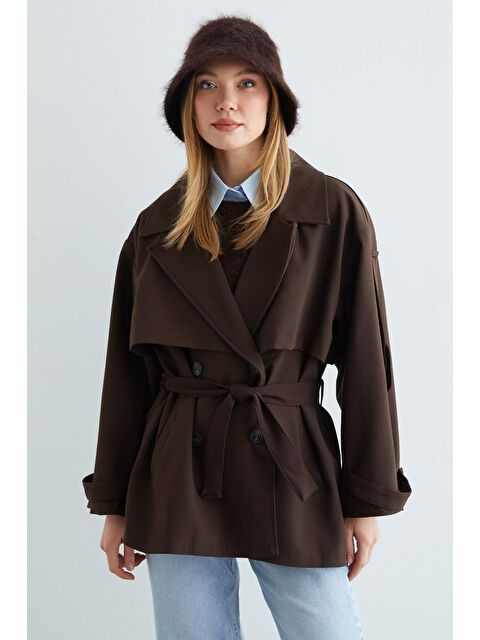 Fullamoda Kuşaklı Kruvaze Yaka Omuz Detaylı Kısa Trençkot - S000501511-19413