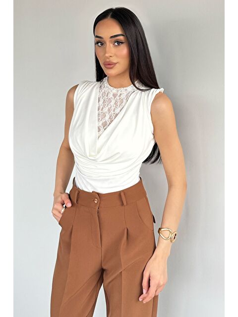 Gülseli Kadın İç Dantel Detaylı Degaje Yaka Bluz