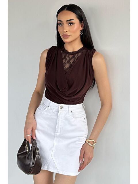 Gülseli Kadın İç Dantel Detaylı Degaje Yaka Bluz