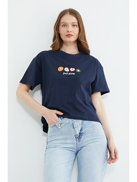 Fullamoda Meyve Nakışlı Yırtmaçlı Oversize Tişört - S000532024-21164