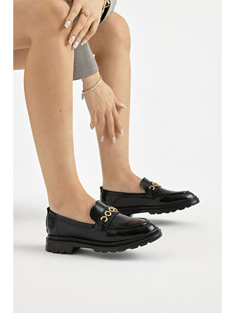 TONNY BLACK Kadın Siyah Rugan Kalın Poli Taban Zincir Aksesuarlı Günlük Loafer - S000493943-19351