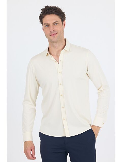 İMZA Açık Krem Uzun Kol Düz Örme Polo Yaka Cepsiz Esnek Classic Slim Fit Gömlek 1004250153_650 - S000401257-3162