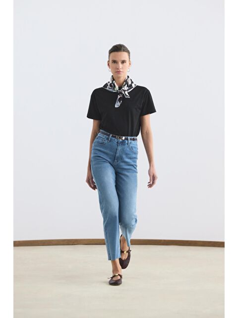 Kadriye Baştürk Yüksek Bel Kısa Kesim Çan Paça Jean Pantolon Açık  Mavi - S000510815-17437