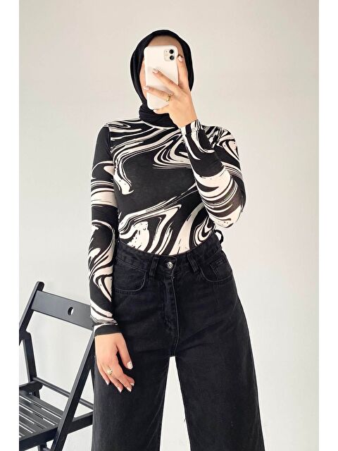 Lamelif Yarım Balıkçı Yaka Desenli Body Siyah