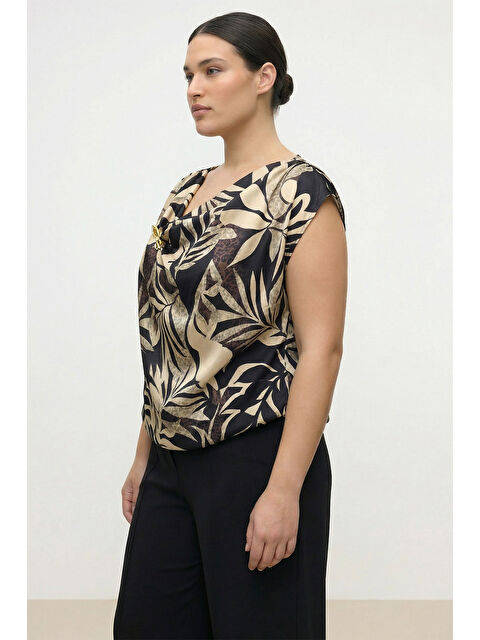 Mylinemoda Broş Detaylı Desenli Asimetrik Yaka Bluz - S000510816-19351