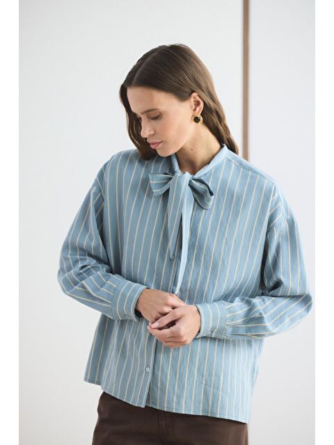 Kadriye Baştürk Fularlı Çizgili Gömlek Açık  Mavi - S000510817-17437