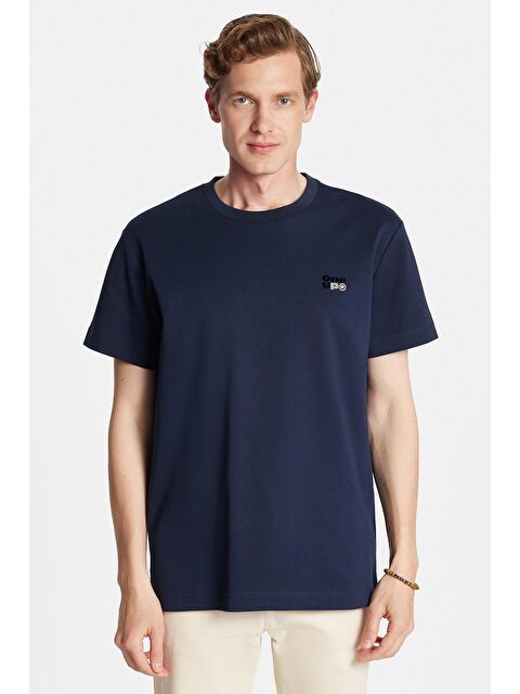 TUDORS Relax Fit Rahat Kesim Pamuklu Ön Ve Arka Baskı Ve Nakış Detaylı Bisiklet Yaka Lacivert Erkek Tişört - S000494335-21164