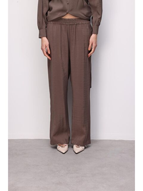 Mizalle Modal Dokulu Lastikli Kahverengi Rahat Pantolon - S000530641-19413