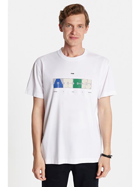 TUDORS Relax Fit Rahat Kesim Pamuklu Ön Baskı Detaylı Bisiklet Yaka Beyaz Erkek Tişört - S000494336-20063