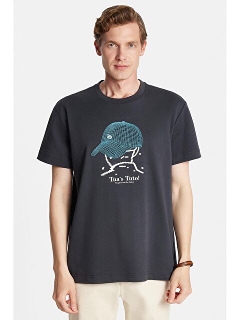 TUDORS Relax Fit Rahat Kesim Pamuklu Ön Baskı Ve Nakış Detaylı Bisiklet Yaka Antrasit Erkek Tişört - S000494338-29666