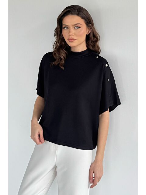 Gülseli Omuz Detaylı Yarasa Kol Bluz