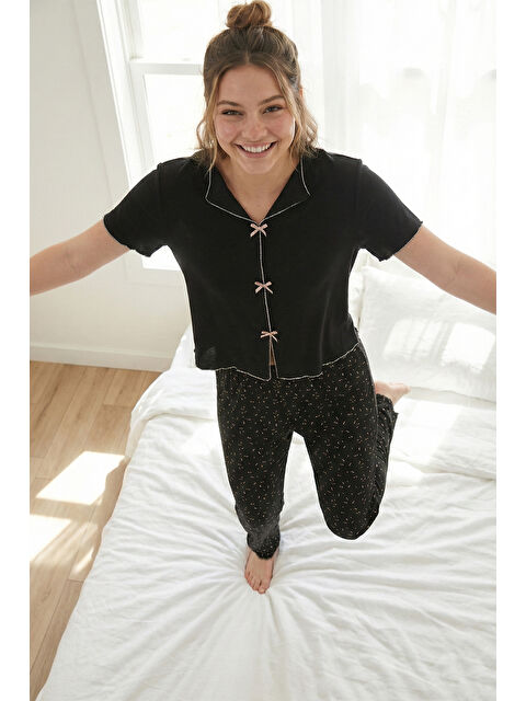 Lela Desenli Standart Fit Kurdele Detaylı Kısa Kollu Pijama Takımı 6091435 - S000513994-37424