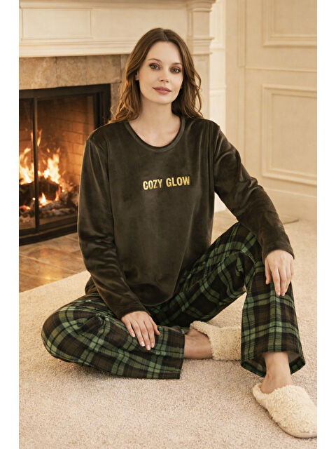 Remsa Kadın Desenli Kadife Kumaş Pijama Takımı 13314-2457 Haki - S000492896-18547