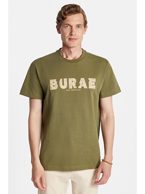 TUDORS Relax Fit Rahat Kesim %100 Pamuk Ön Nakış Detaylı Bisiklet Yaka Yeşil Erkek Tişört - S000494345-18194