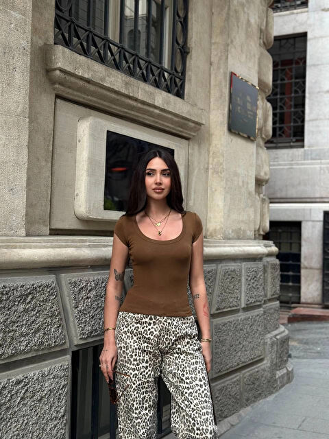 Hazelin Kadın Kahverengi Oval Yaka T-Shirt HZL25S-ZK11681 - S000375814-19413