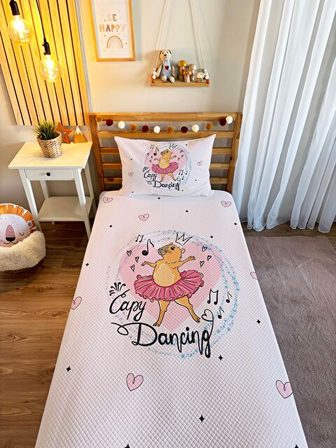 Evmila Desenli Çocuk Pike Takımı | 160x220 cm Pike + 50x70 cm Yastık Kılıfı - S000412756-23173