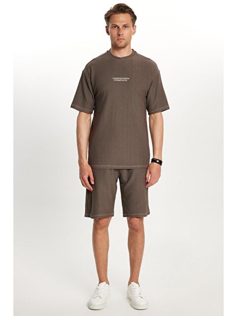 TUDORS Erkek Standart Fit Pamuklu Jakarlı Baskılı Bisiklet Yaka Beli Bağcıklı Taba Şort Takım - S000518690-14955