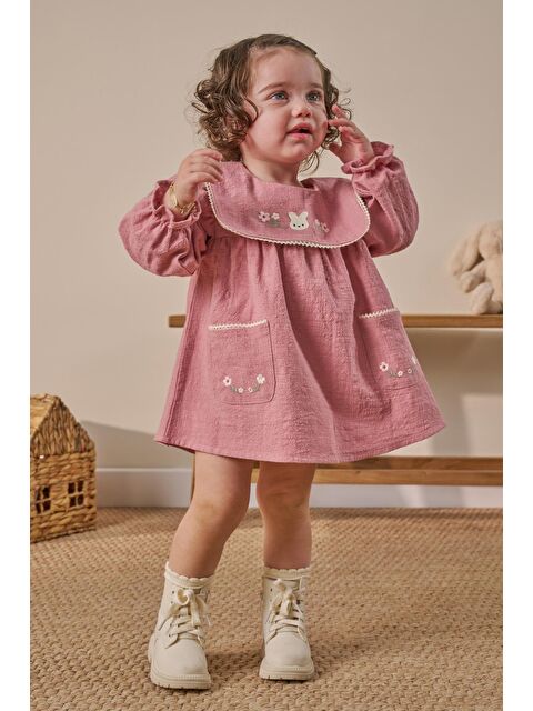 Magu Kız Bebek Pamuklu Pembe Çiçek Biyeli Müslin Elbise - Çantalı Fiyonk Detaylı - S000493730-20024