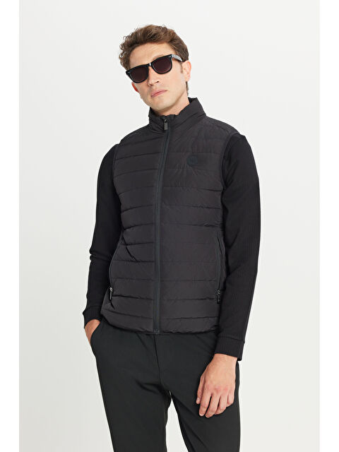 Altınyıldız Classics Erkek Siyah Standart Fit Normal Kesim Dik Yaka Yan Cepli Casual Yelek