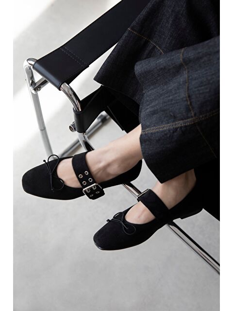 Straswans Faye Kadın Kemer Detay Süet Babet Siyah