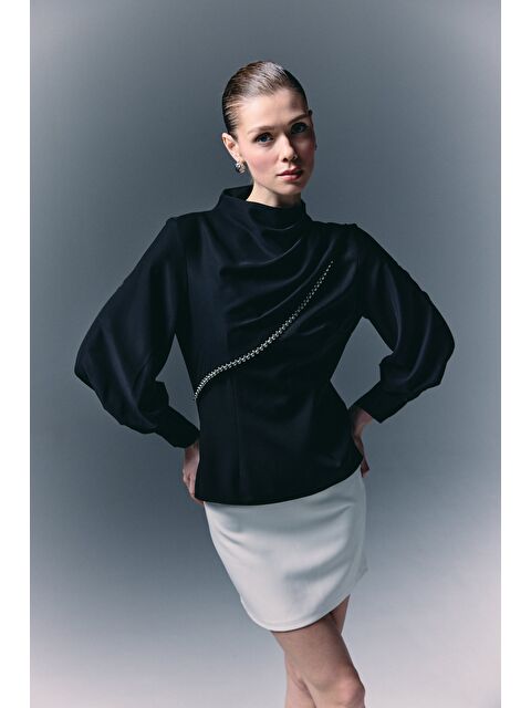 SATEEN Ön Aksesuarlı Bluz - Siyah - S000497770-19351