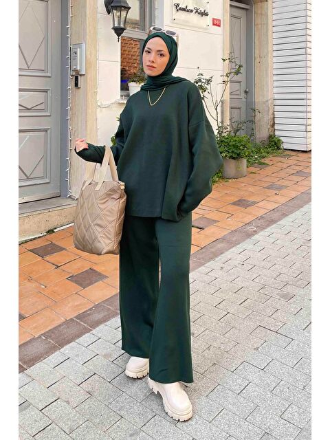 Lamelif Düz İkili Triko Tesettür Takım Zümrüt Yeşili