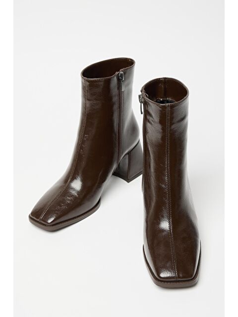 MADAMRA Kadın Kahverengi Rugan Bot & Bootie Küt Burun Topuklu Kontrast Pu Deri Fermuarlı - S000451602-19413