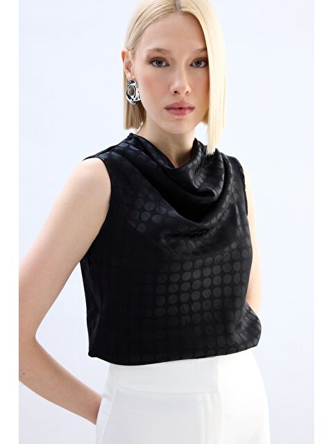 SATEEN Puantiye Desenli Kolsuz Bluz - Siyah - S000497774-19351