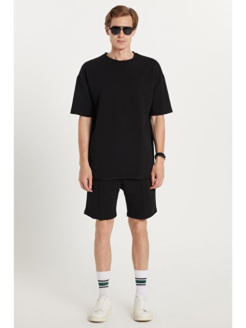 TUDORS Erkek Oversize Geniş Kesim Bisiklet Yaka Gofre Kumaş Beli Bağcıklı Siyah Şort Takım - S000518692-19351