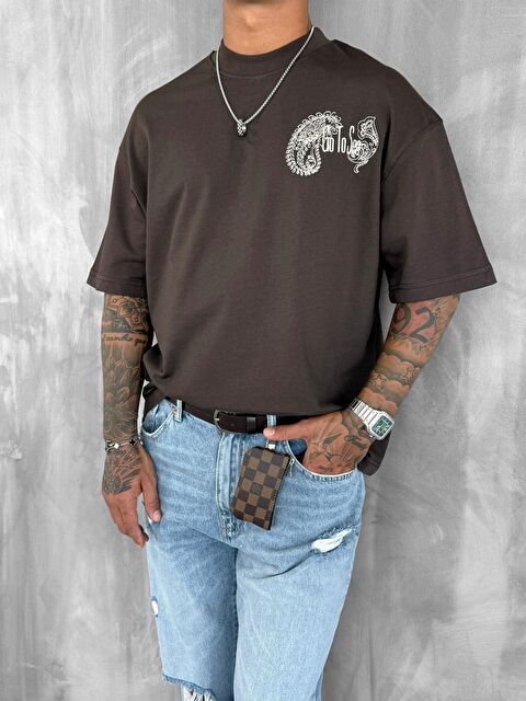 Abluka Online Erkek Yelken Desenli Nakışlı Oversize T-Shirt Kahve - S000506321-19413