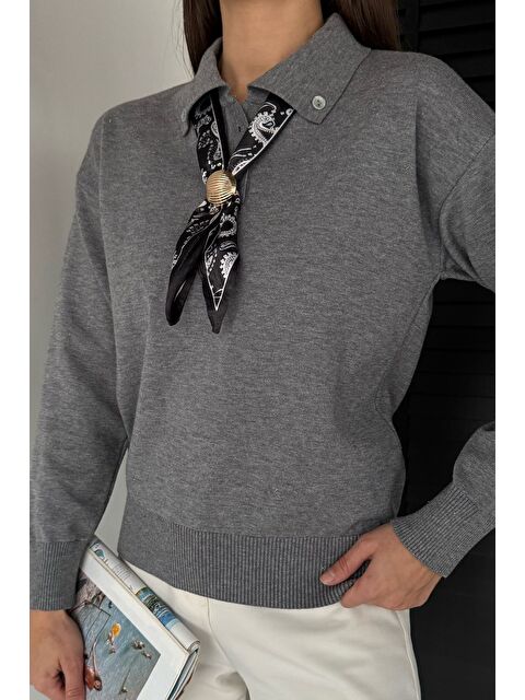 Gülseli Kadın Polo Yaka Fularlı Ve Broşlu Triko Bluz - S000482803-20600
