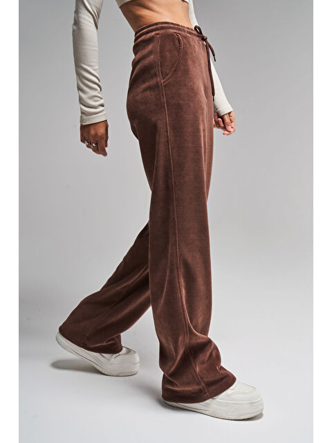 It's Basic Kadın Kahve Renk 1w416 İnce Fitilli Örme Esnek Kadife Kumaş Pantolon - S000313280-19413