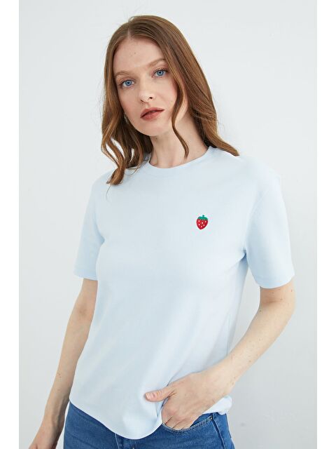 Fullamoda Çilek Nakışlı Bisiklet Yaka Tişört - S000532030-17234