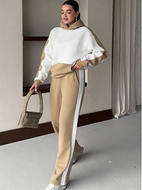 Trendseninle Kadın Bej Beyaz Oversize Kesim Alt Üst Yani Şeritli Eşofman Takımı - S000420673-19928