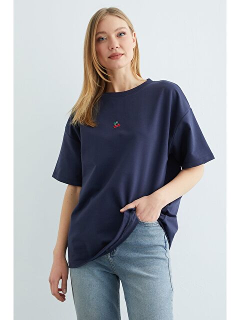 Fullamoda Kiraz Aksesuarlı Bisiklet Yaka Oversize Tişört - S000496689-21164