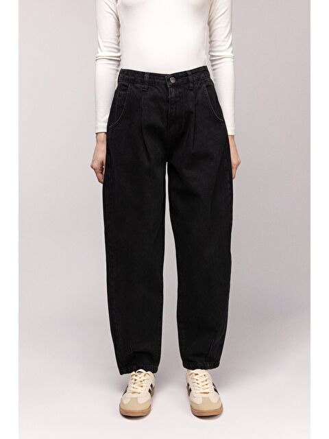 Saade Siyah Kadın Yüksek Bel Relaxed Fit Mom Jean Pantolon - Pileli - S000498943-19351