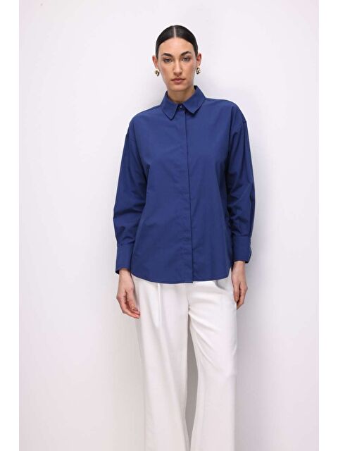 Mizalle Pamuklu Lacivert Oversize Gömlek