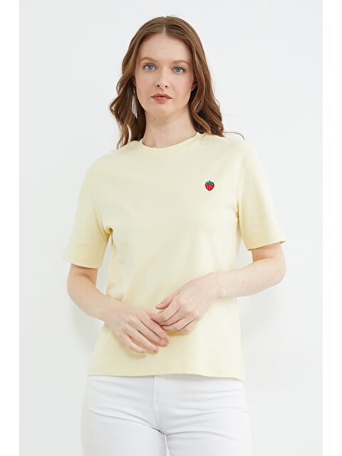 Fullamoda Çilek Nakışlı Bisiklet Yaka Tişört - S000532030-20072