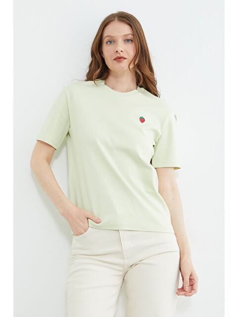 Fullamoda Çilek Nakışlı Bisiklet Yaka Tişört - S000532030-18194